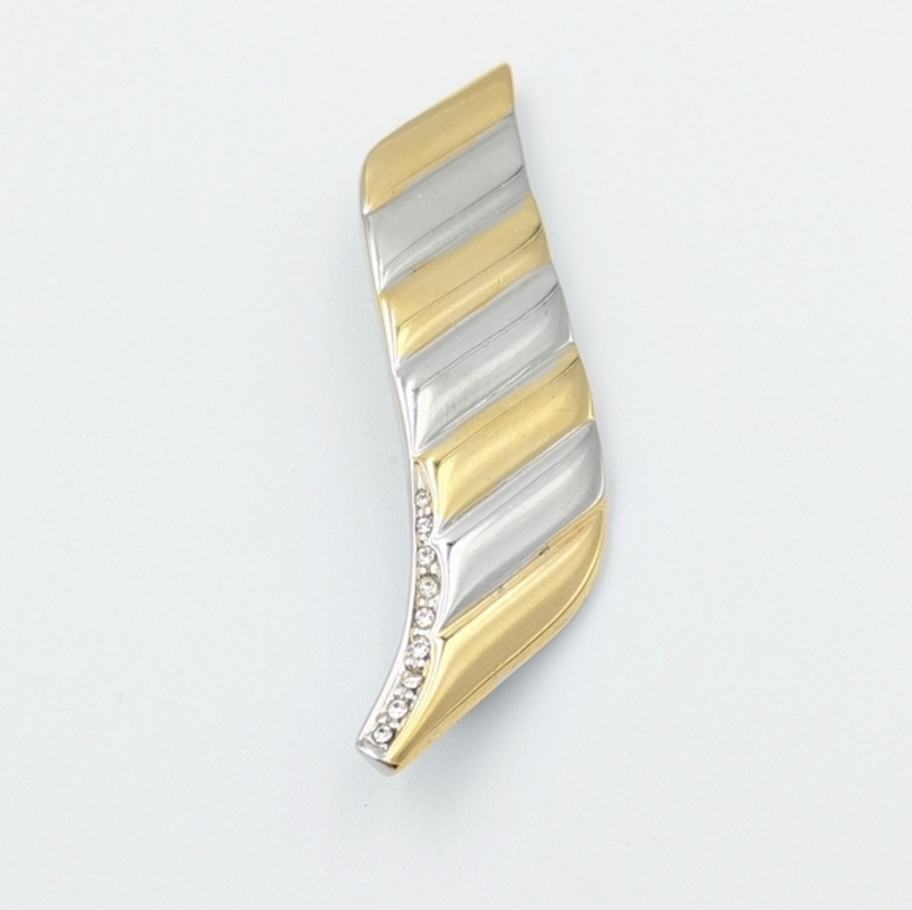 5/25$  Vintage rhinestone wavy brooch pin with gold tone and silver tone metal